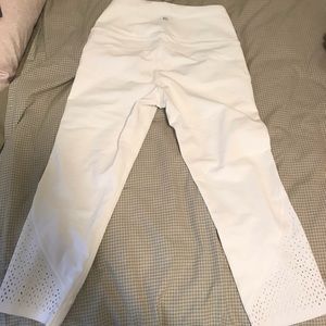 Lululemon white crop leggings- nwot